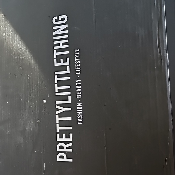 PRETTYLITTLETHING WOMAN'S BOOTS - Picture 6 of 7